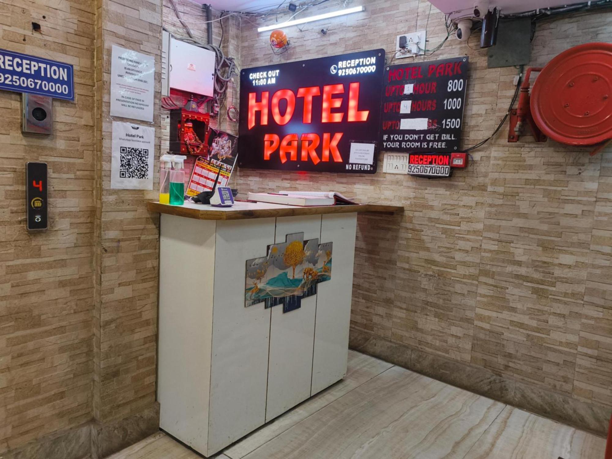 Hotel Metro Park New Delhi Exteriör bild